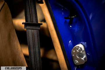 Porsche – detail, seatbelt close-up with blue door frame