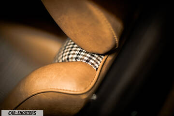 Porsche – interior, brown leather and plaid seats