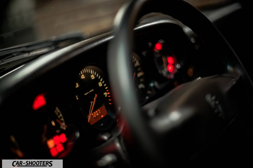 Porsche – dashboard, analog instrument cluster with red illumination