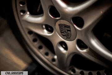 Porsche – detail, alloy wheel close-up