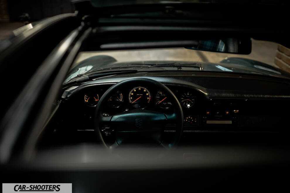 Porsche – dashboard, classic analog instrument cluster