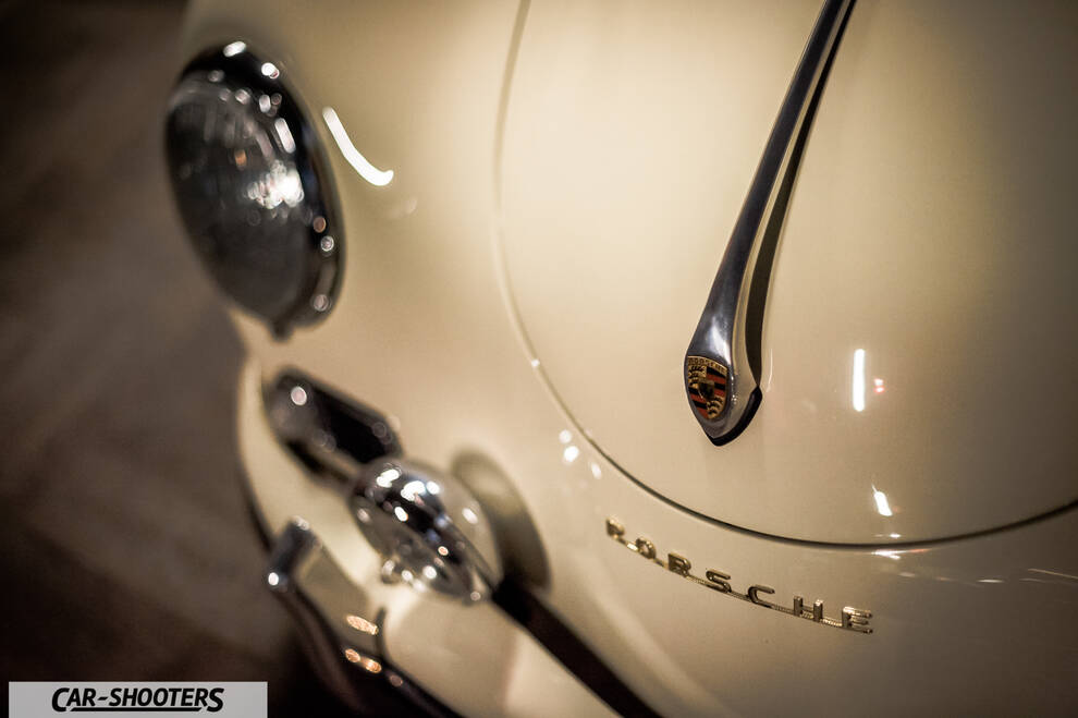Porsche – detail, front badge close-up