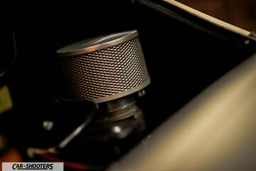 Porsche – engine bay, round air filter close-up