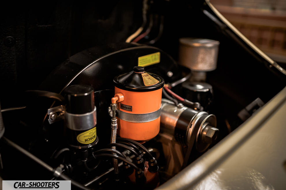 Porsche – engine bay, classic engine components