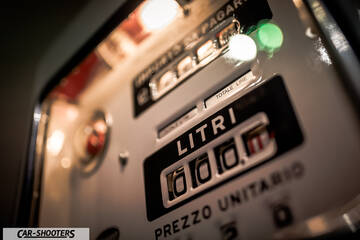 Porsche – detail, vintage fuel pump display