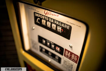 Porsche – detail, vintage gas pump display