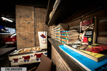 Porsche – detail, comic books on a shelf