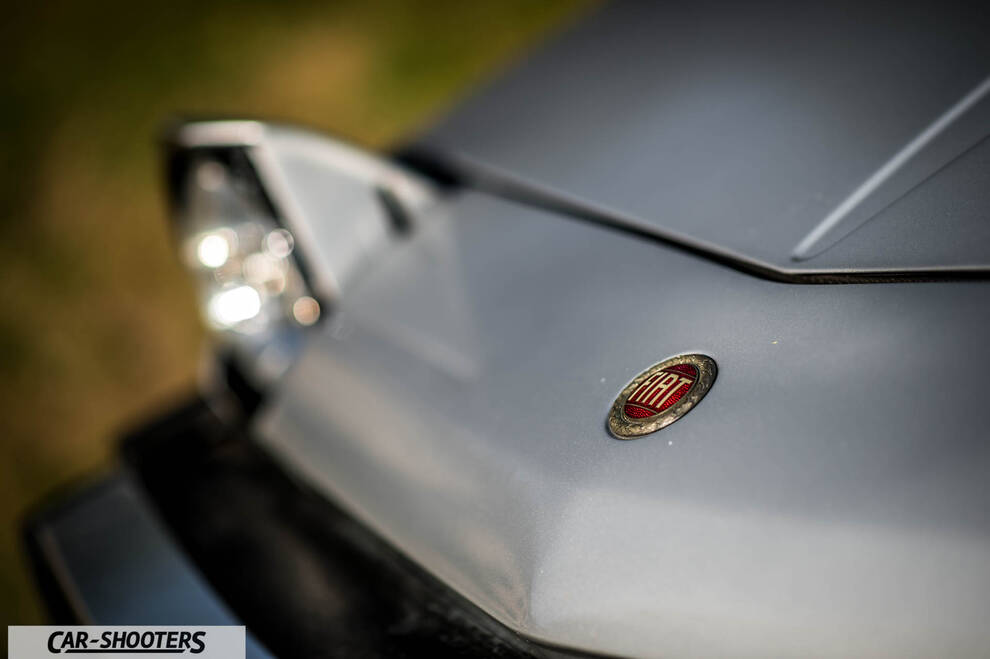 Fiat X1 9 Storia – detail, badge and pop-up headlight close-up