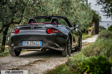 Mazda MX 5 Cherry Edition – rear view, dark grey on a country road