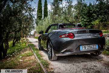 Mazda MX 5 Cherry Edition – rear three-quarter, dark grey metallic on a country road