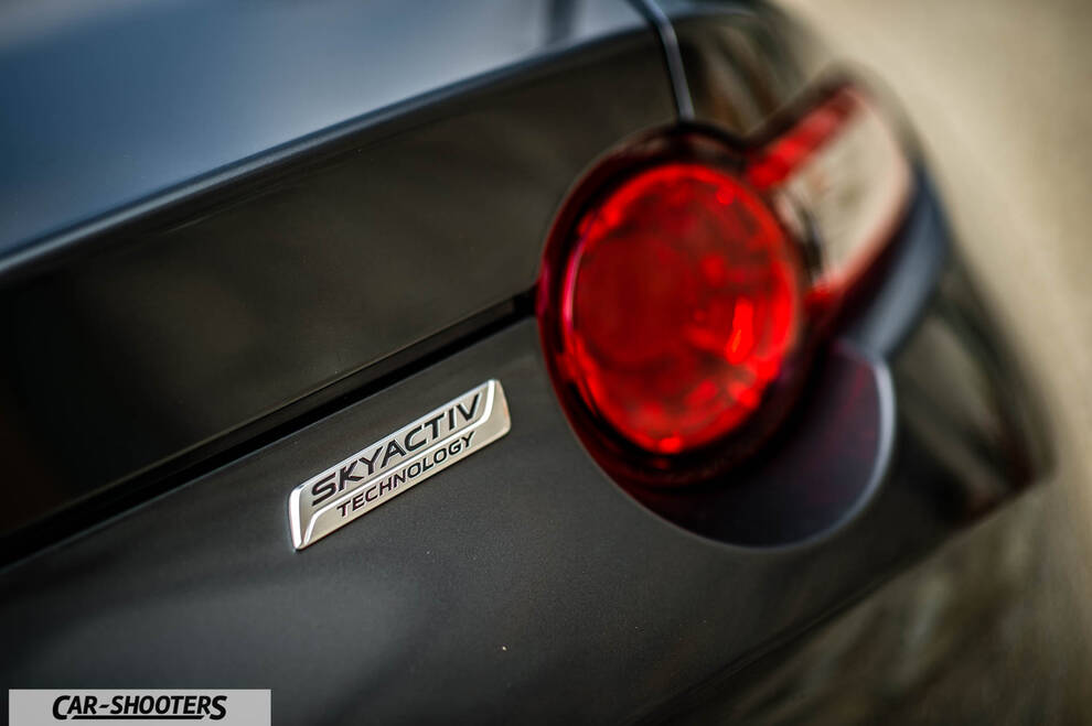 Mazda MX 5 Cherry Edition – detail, rear badge close-up