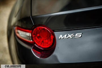Mazda MX 5 Cherry Edition – detail, taillight and badge close-up
