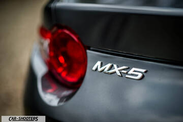 Mazda MX 5 Cherry Edition – detail, taillight and badge close-up