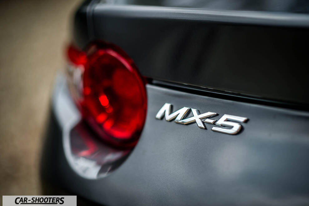 Mazda MX 5 Cherry Edition – detail, taillight and badge close-up