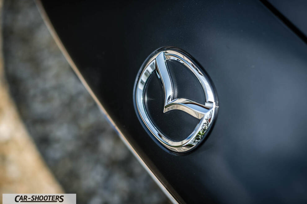 Mazda MX 5 Cherry Edition – detail, emblem close-up