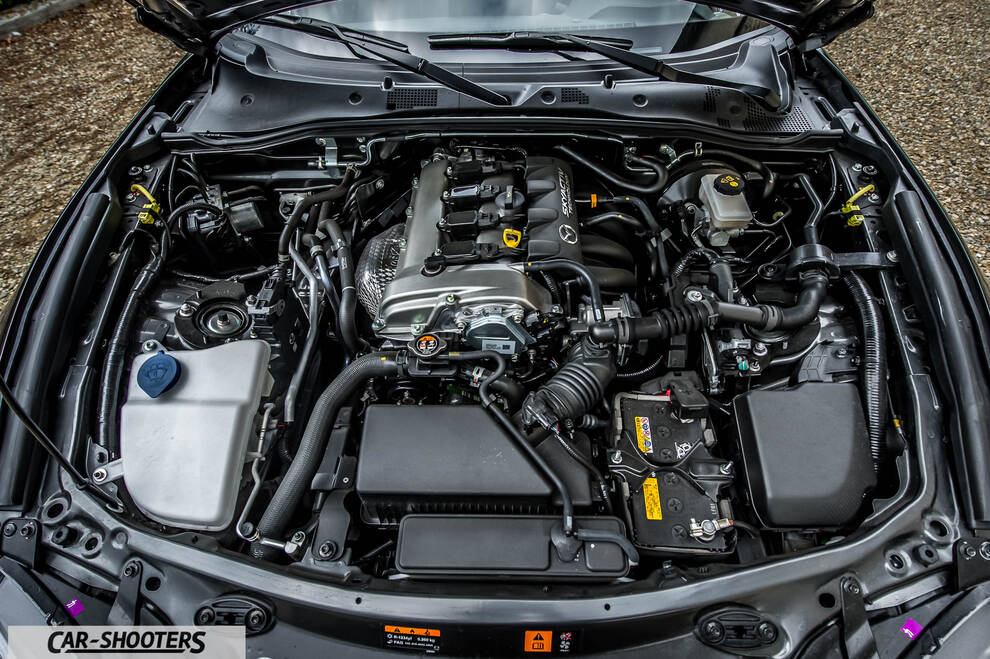 Mazda MX 5 Cherry Edition – engine bay, overhead view of engine