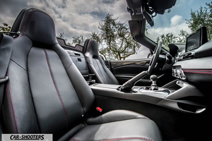 Mazda MX 5 Cherry Edition – interior, leather front seats