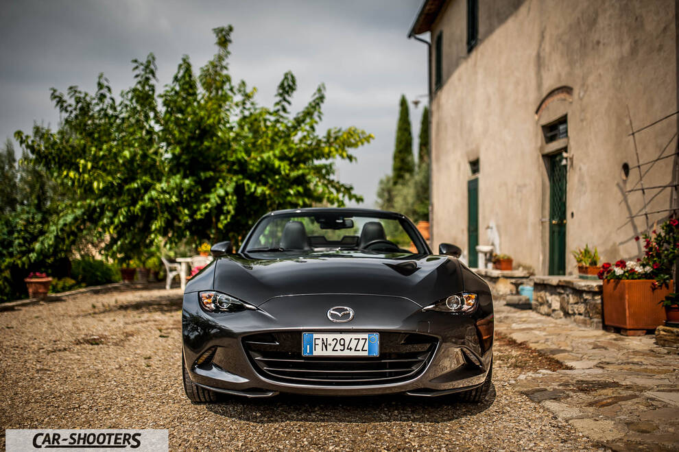 Mazda MX 5 Cherry Edition – front three-quarter, dark grey metallic parked in a courtyard