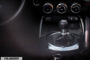 Mazda MX 5 Cherry Edition – interior, manual gear shifter and climate controls