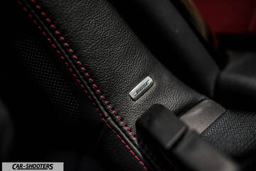 Mazda MX 5 Cherry Edition – detail, bose audio badge on seat
