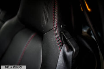 Mazda MX 5 Cherry Edition – interior, leather front seat with red stitching