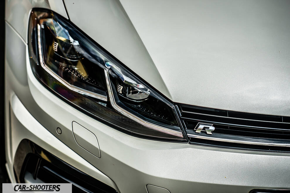 Volkswagen Golf R – detail, headlight and grille close-up