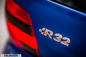 Volkswagen Golf R – detail, emblem close-up