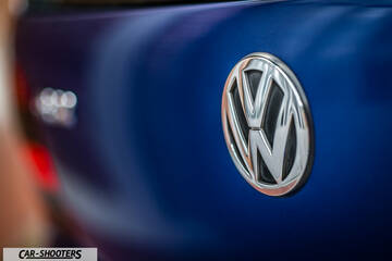 Volkswagen Golf R – detail, emblem close-up