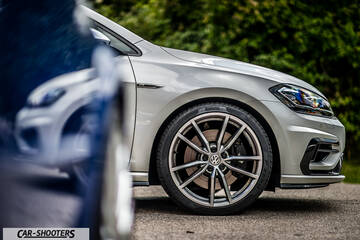 Volkswagen Golf R – front three-quarter, silver alloy wheel close-up on pavement