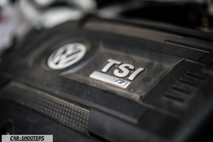Volkswagen Golf R – engine bay, tsi engine cover close up