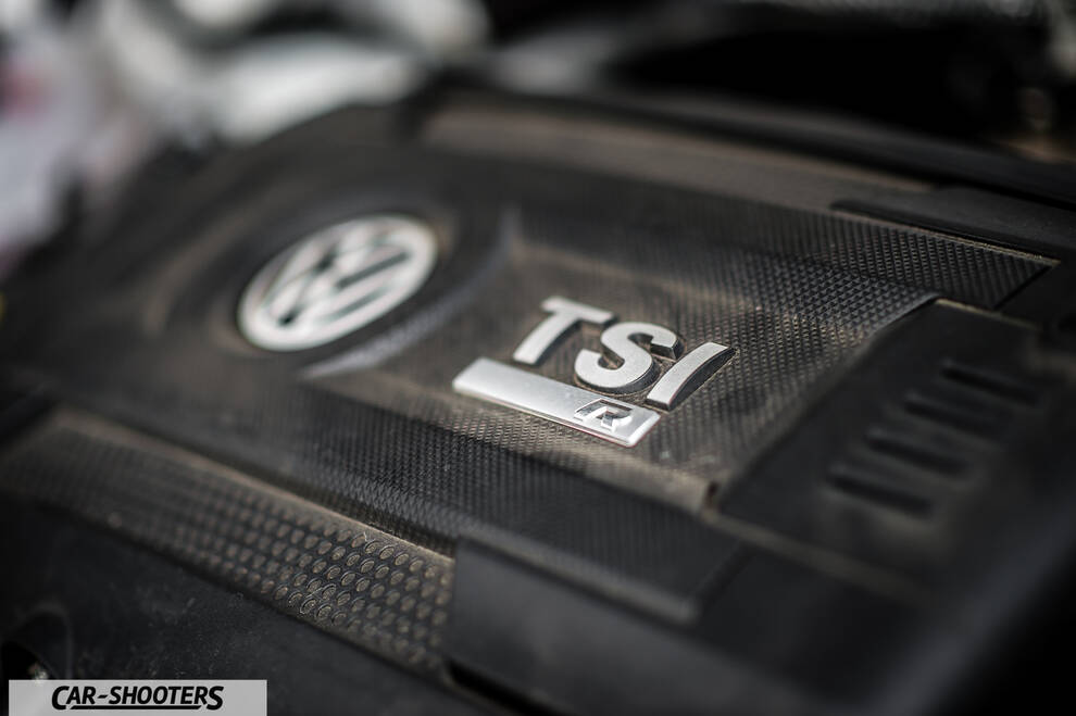 Volkswagen Golf R – engine bay, tsi engine cover close up