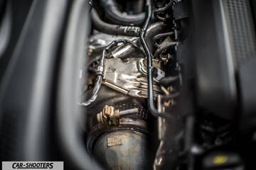 Volkswagen Golf R – engine bay, turbocharger close up