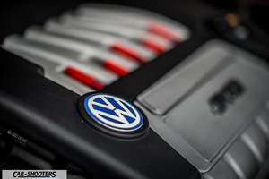Volkswagen Golf R – engine bay, engine cover with logo close-up
