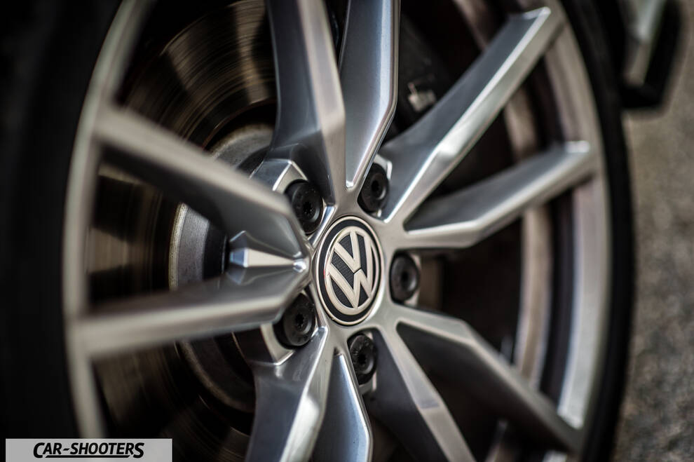 Volkswagen Golf R – detail, alloy wheel close-up