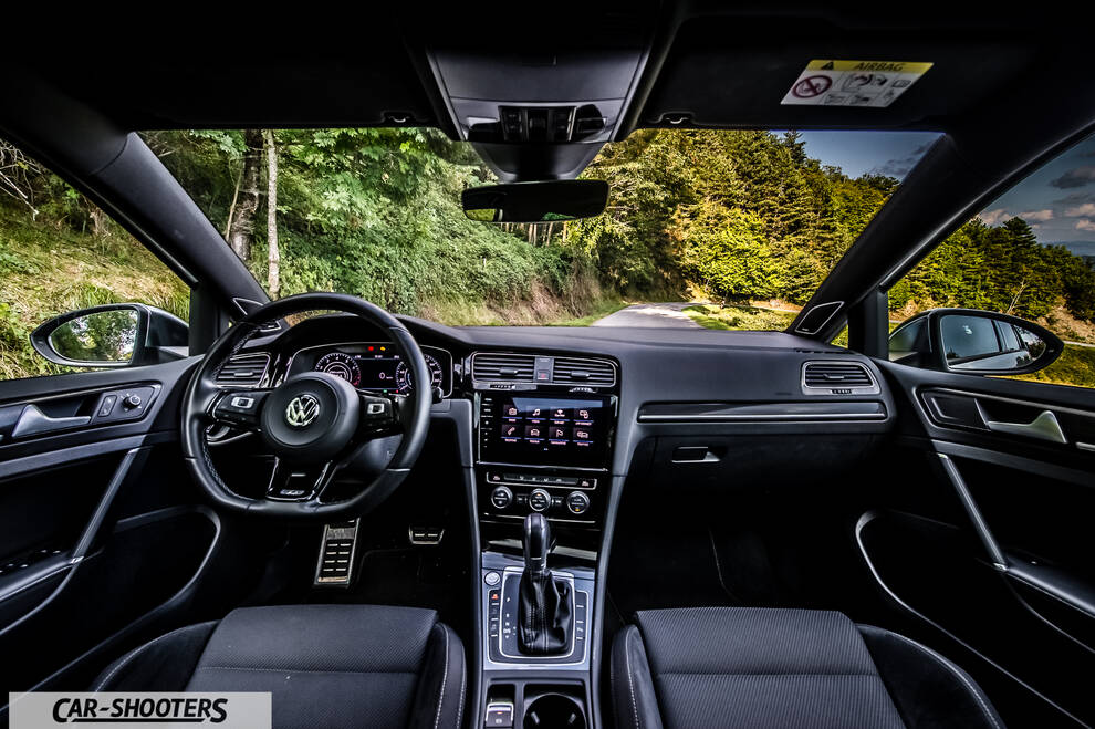 Volkswagen Golf R – dashboard, dark interior with steering wheel