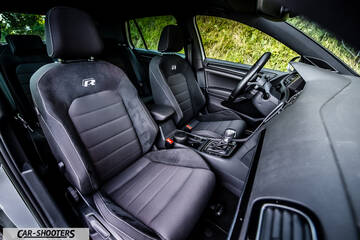 Volkswagen Golf R – interior, black front seats
