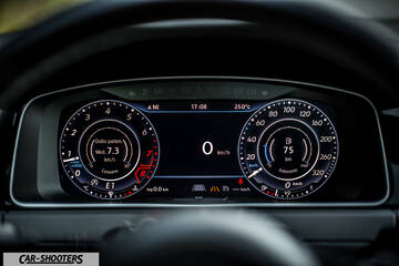 Volkswagen Golf R – dashboard, digital instrument cluster