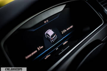 Volkswagen Golf R – dashboard, digital instrument cluster