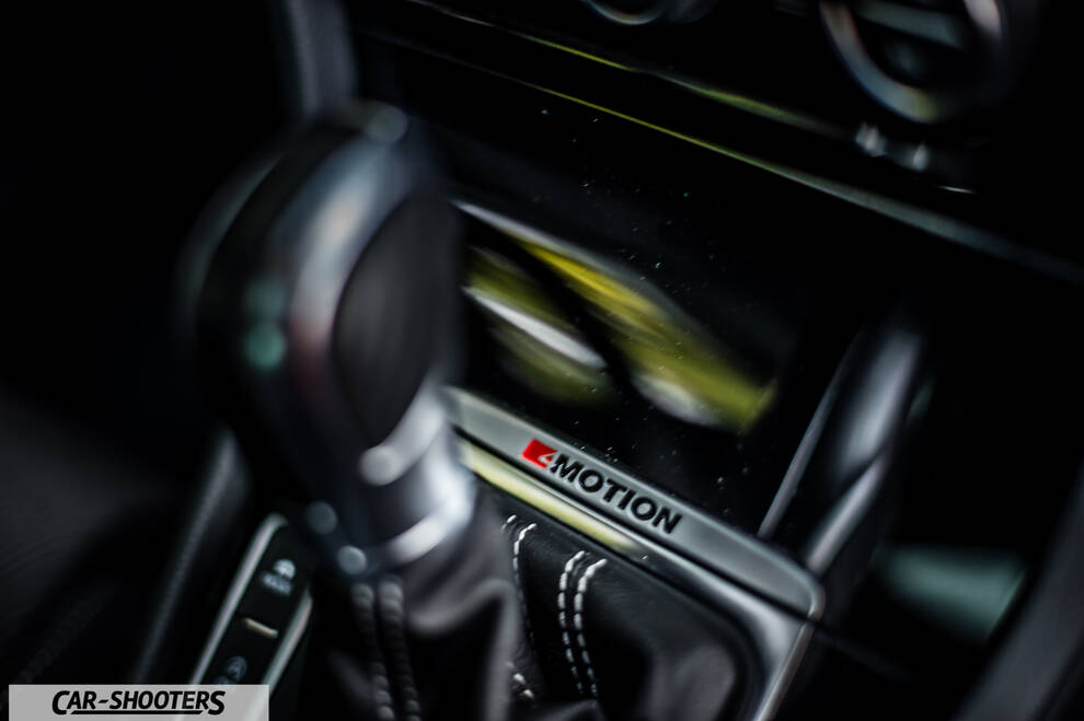 Volkswagen Golf R – interior, gear shifter and center console