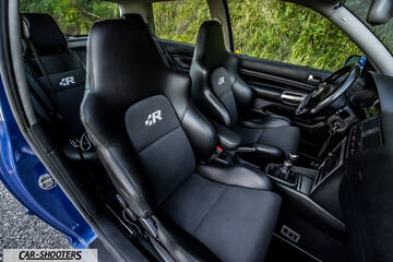 Volkswagen Golf R – interior, leather front seats