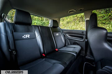 Volkswagen Golf R – interior, black leather rear seats