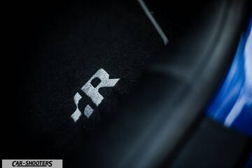 Volkswagen Golf R – detail, embroidered floor mat logo