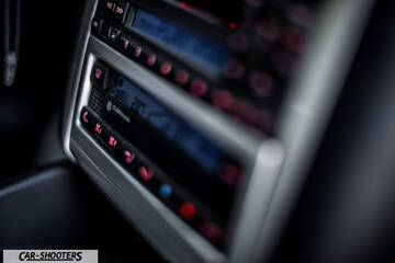 Volkswagen Golf R – dashboard, center console climate controls
