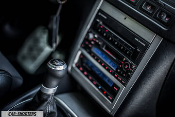 Volkswagen Golf R – dashboard, center console and gear shifter