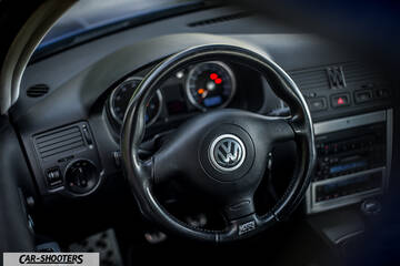 Volkswagen Golf R – dashboard, steering wheel and instrument cluster
