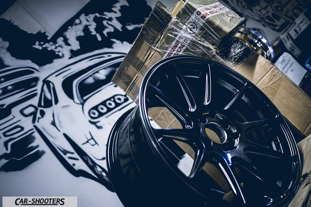 detail, alloy wheel close-up