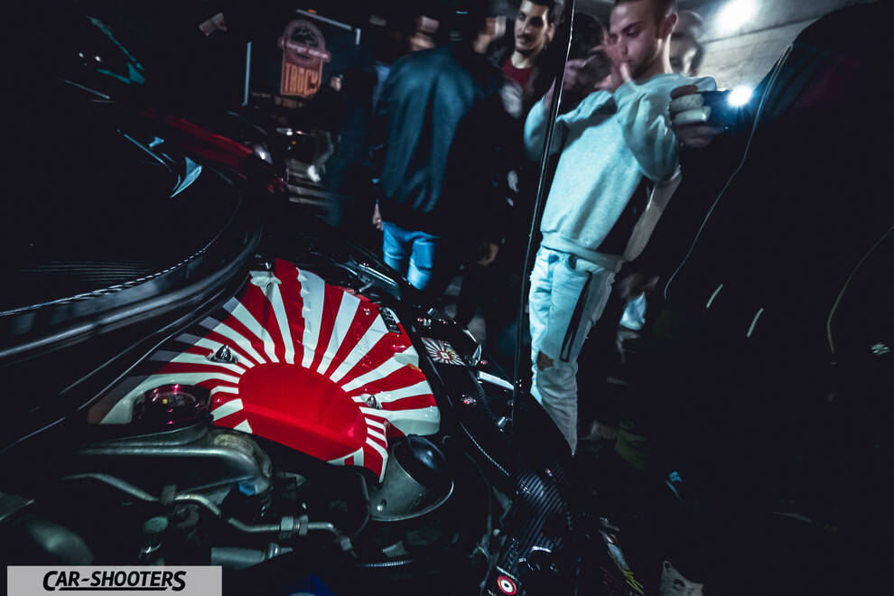 engine bay, people gathered around engine bay