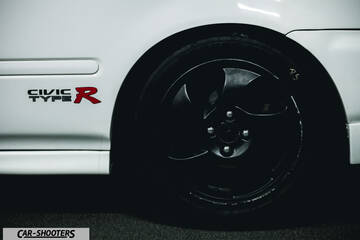 detail, alloy wheel close-up