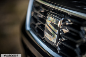 Seat Ateca – detail, grille and emblem close-up