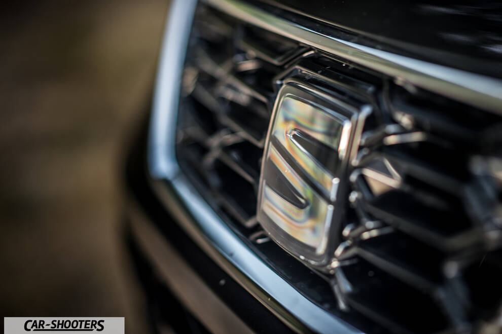 Seat Ateca – detail, grille and emblem close-up